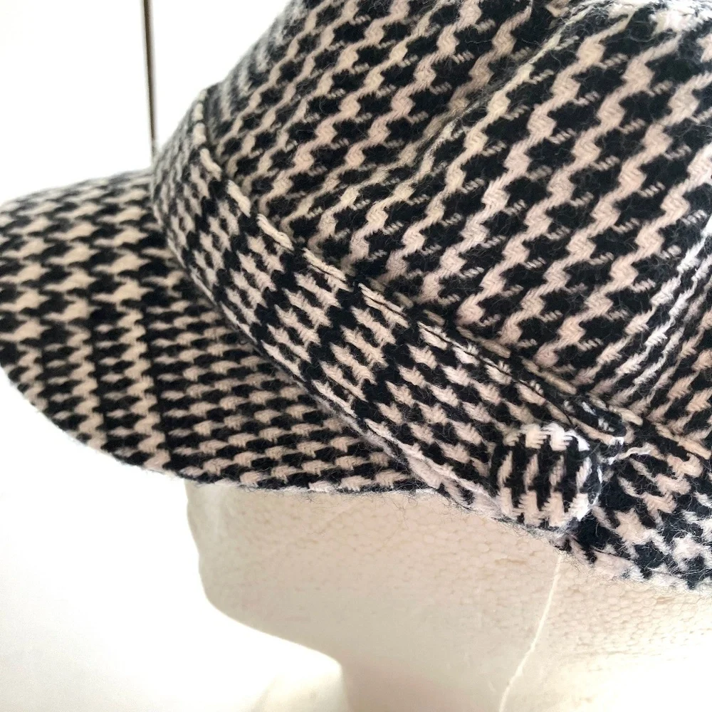Black Rivet Flat Cabbie Hounds Tooth Black White Cap Hat